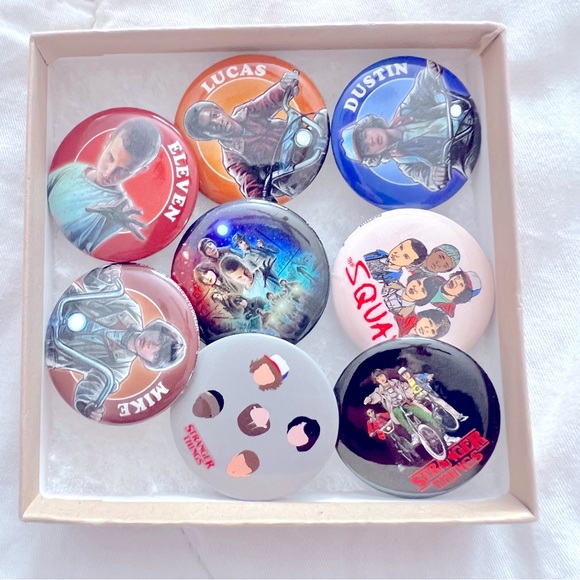 Netflix - Stranger Things 8 piece Button set - Picture 1 of 2